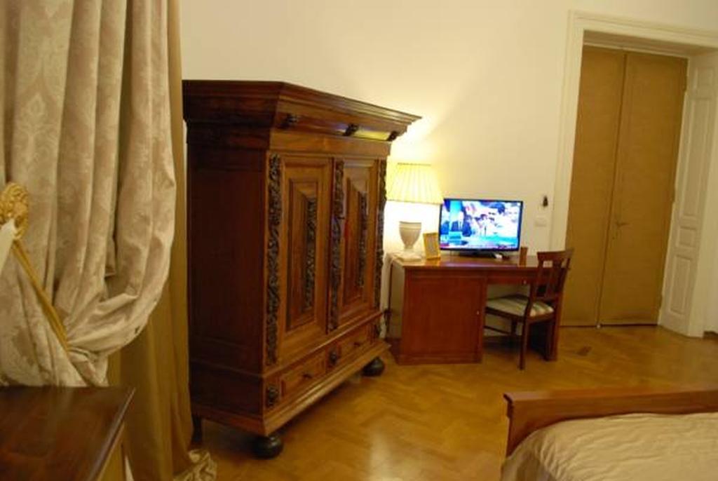 Grand Boutique